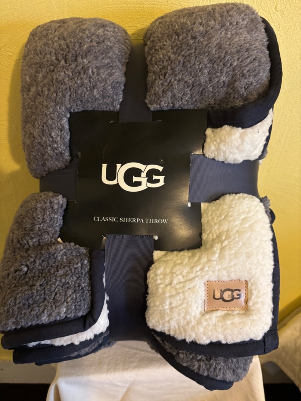 UGG Classic Sherpa Throw - Blue & Cream